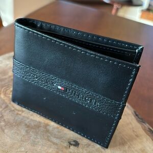 Tommy Hilfiger Men's Passcase Wallet with Removable ID Window